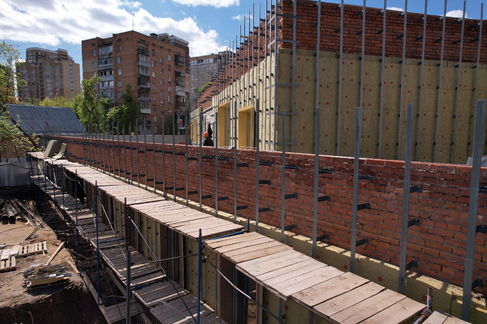 видео с коптера, пристройка к школе 1 в Королеве,