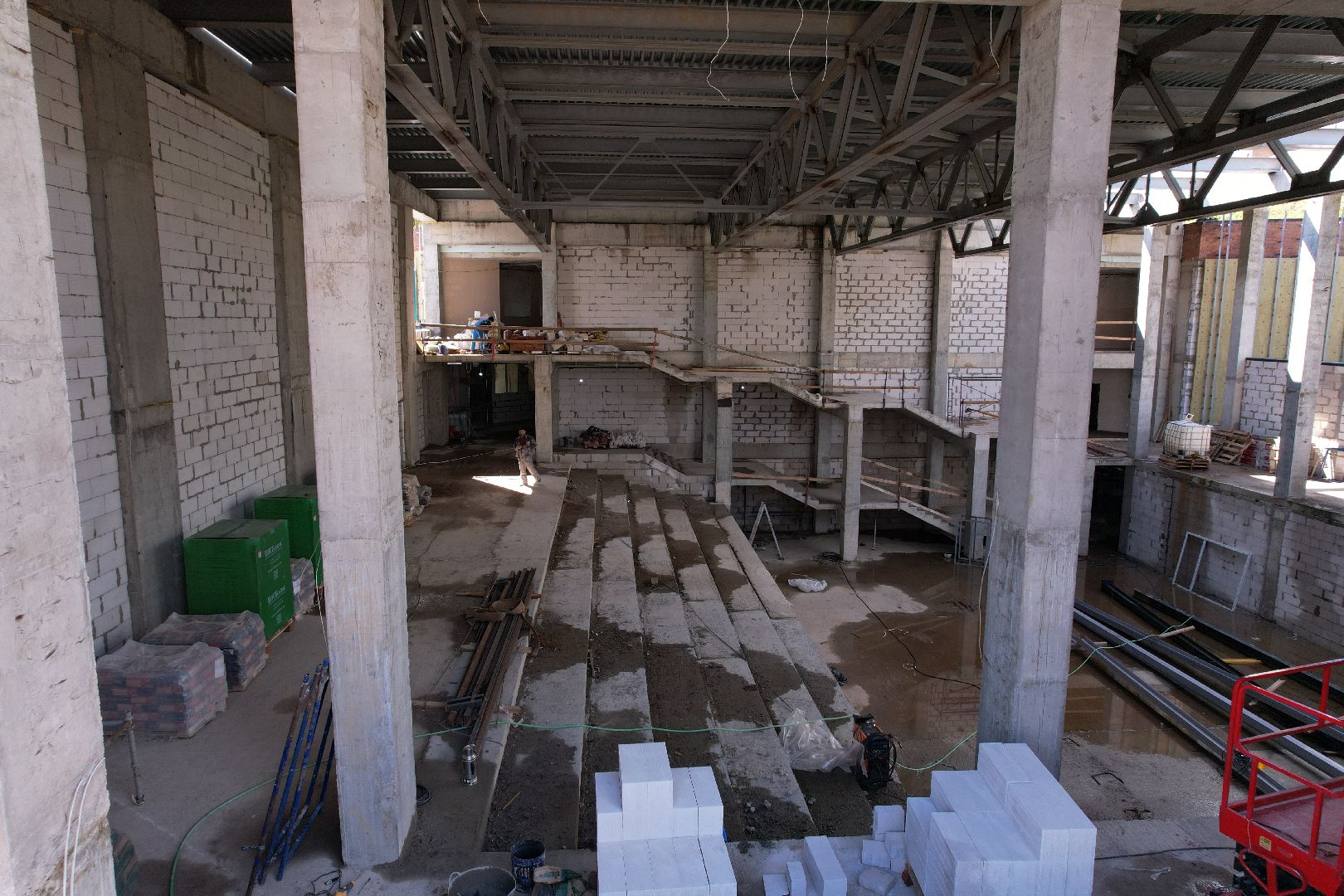 видео с коптера, пристройка к школе 1 в Королеве,