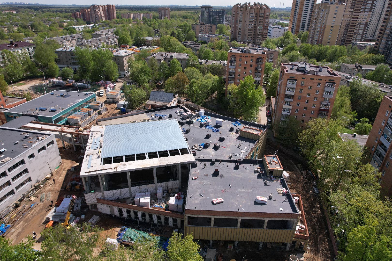 видео с коптера, пристройка к школе 1 в Королеве,