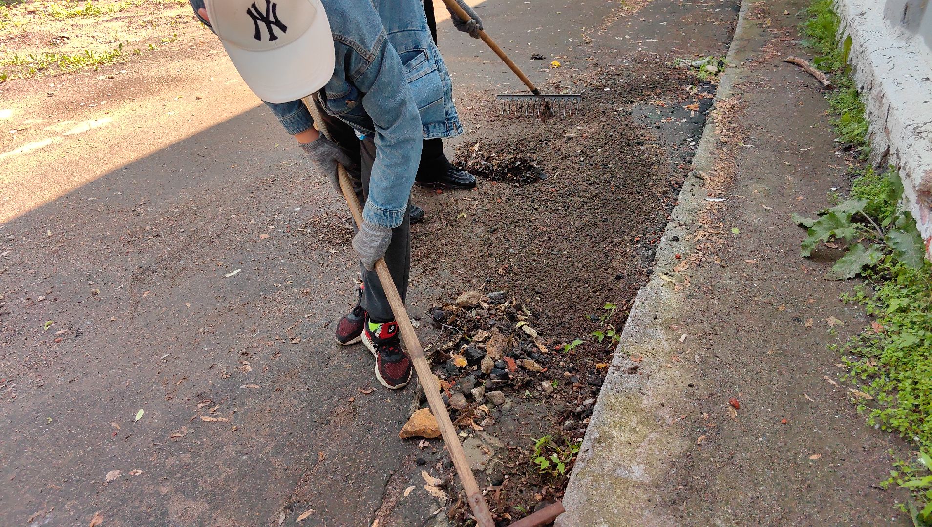 трудовое лето, подростки, школьники, инвентарь, благоустройство,