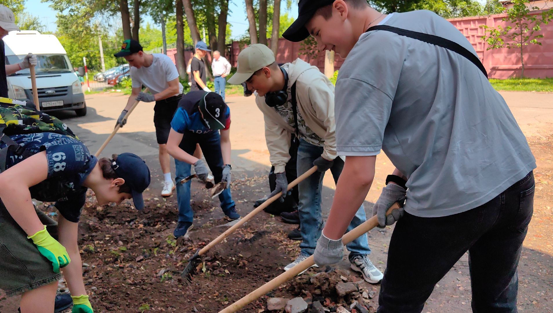 трудовое лето, подростки, школьники, инвентарь, благоустройство,
