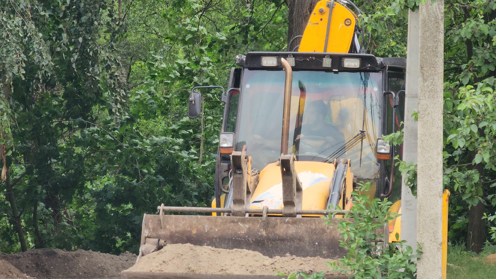 кашира, ремонт дорог, щебень, строительство дорог, трактор, каток, грунтовая дорога,