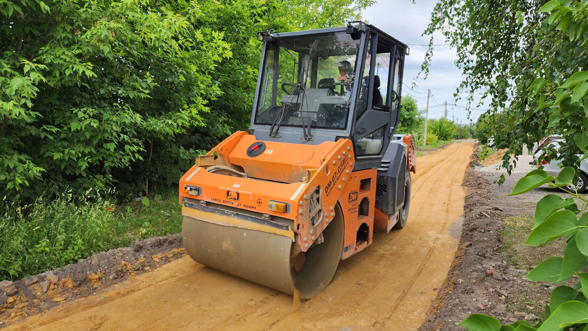 кашира, ремонт дорог, щебень, строительство дорог, трактор, каток, грунтовая дорога,