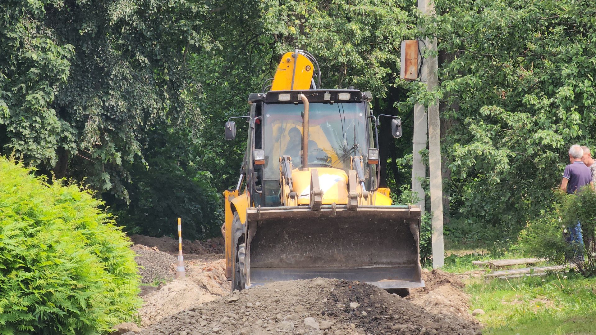 кашира, ремонт дорог, щебень, строительство дорог, трактор, каток, грунтовая дорога,