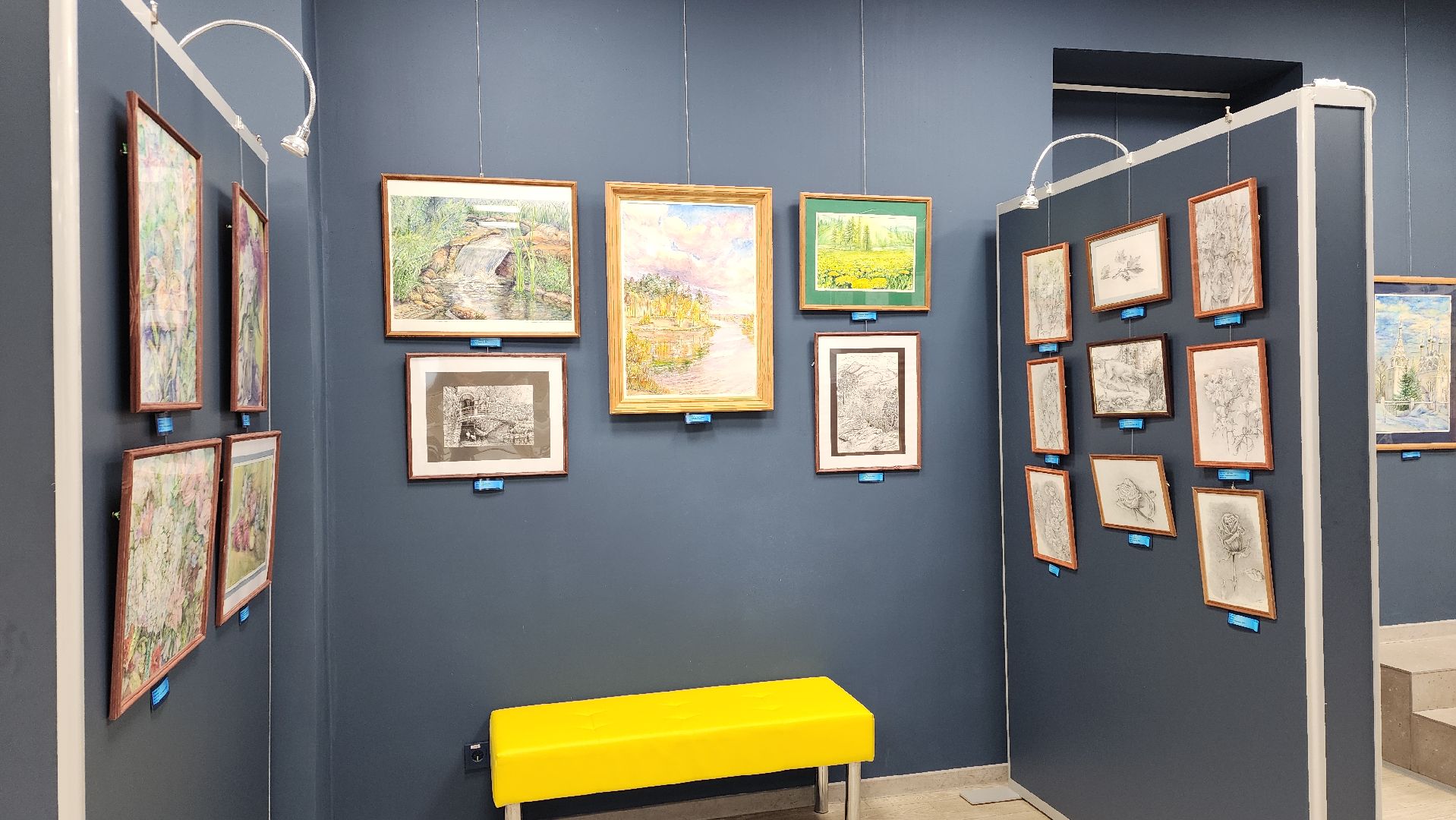 библиотека, день россии, художественная выставка, жостово, городецкая роспись, живопись, графика, картины маслом, художница,образ россии моей,вертикалки,