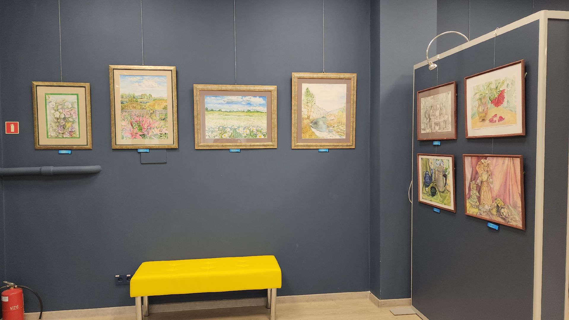 библиотека, день россии, художественная выставка, жостово, городецкая роспись, живопись, графика, картины маслом, художница,образ россии моей,вертикалки,