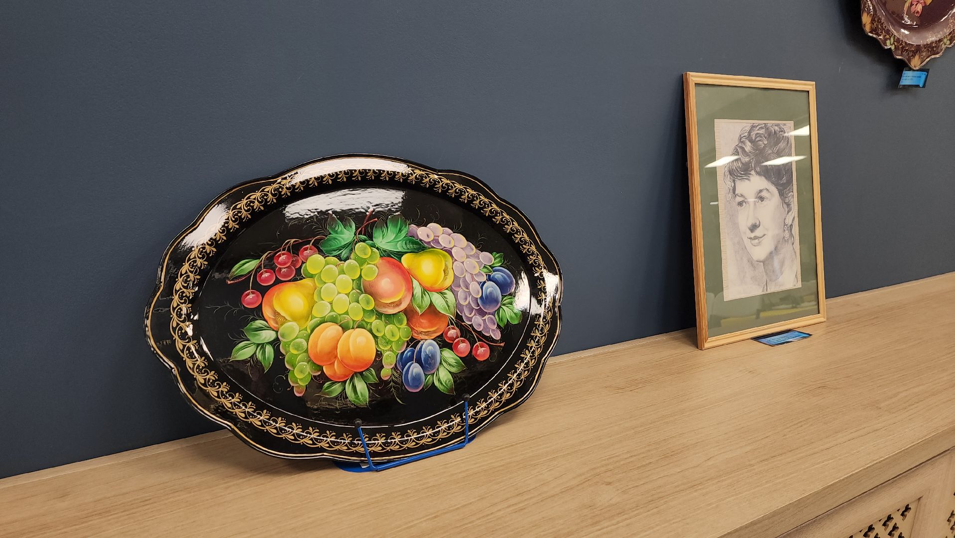 библиотека, день россии, художественная выставка, жостово, городецкая роспись, живопись, графика, картины маслом, художница,образ россии моей,вертикалки,