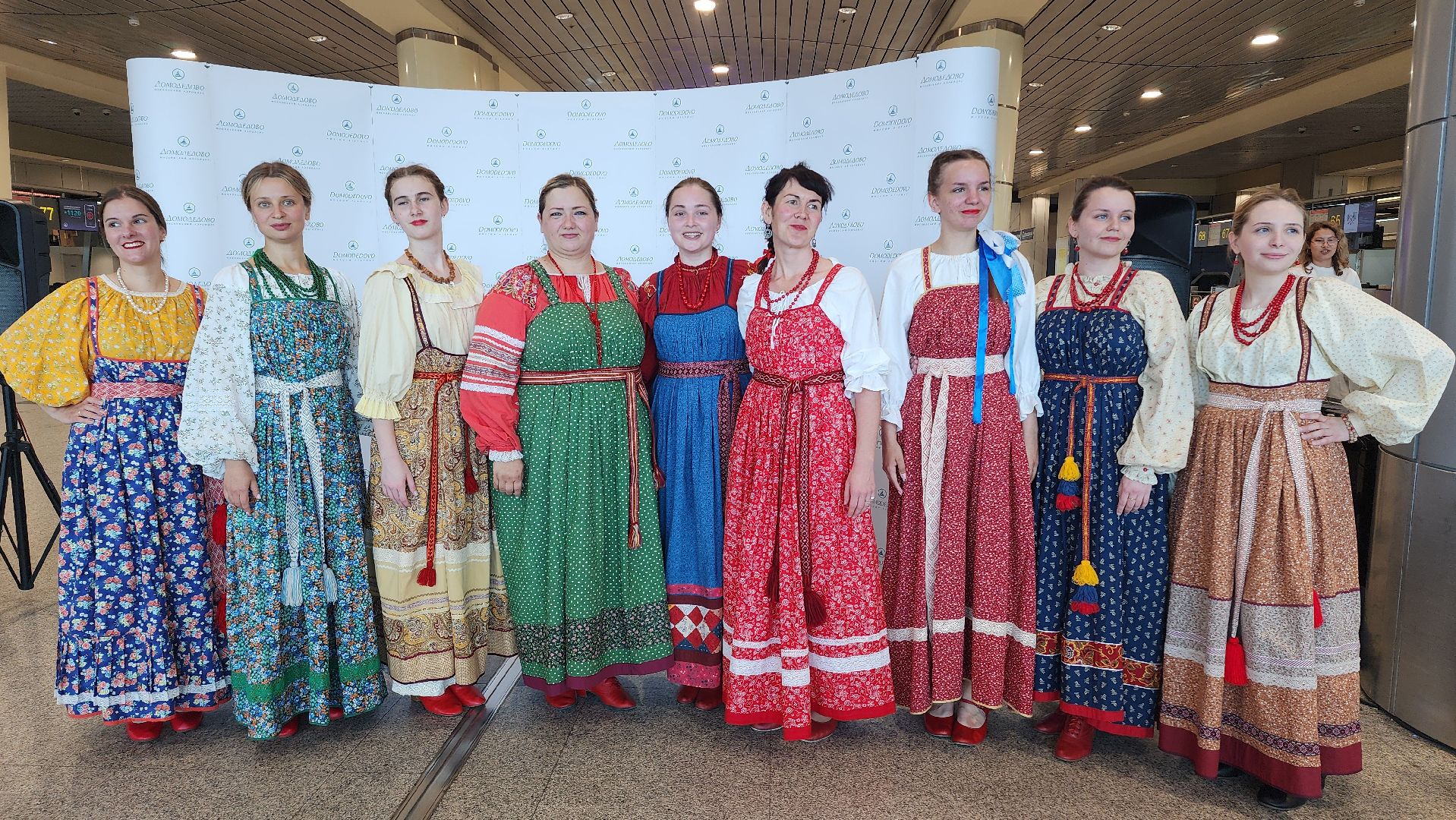 домодедово, подмосковье,  культура, аэропорт, фольклор, праздник, программа, день россии, флешмоб, танцы, гуляния, история, россия,