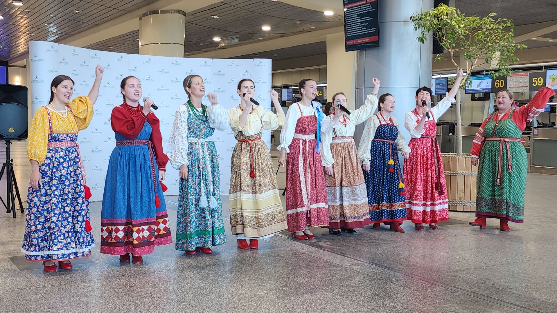 культура, фольклор, ансамбль, коллектив, русские традиции, россия , день россии, домодедово, аэроопорт, аэропорт домодедово, концерт, флаг россии, флешмоб, подмосковье,