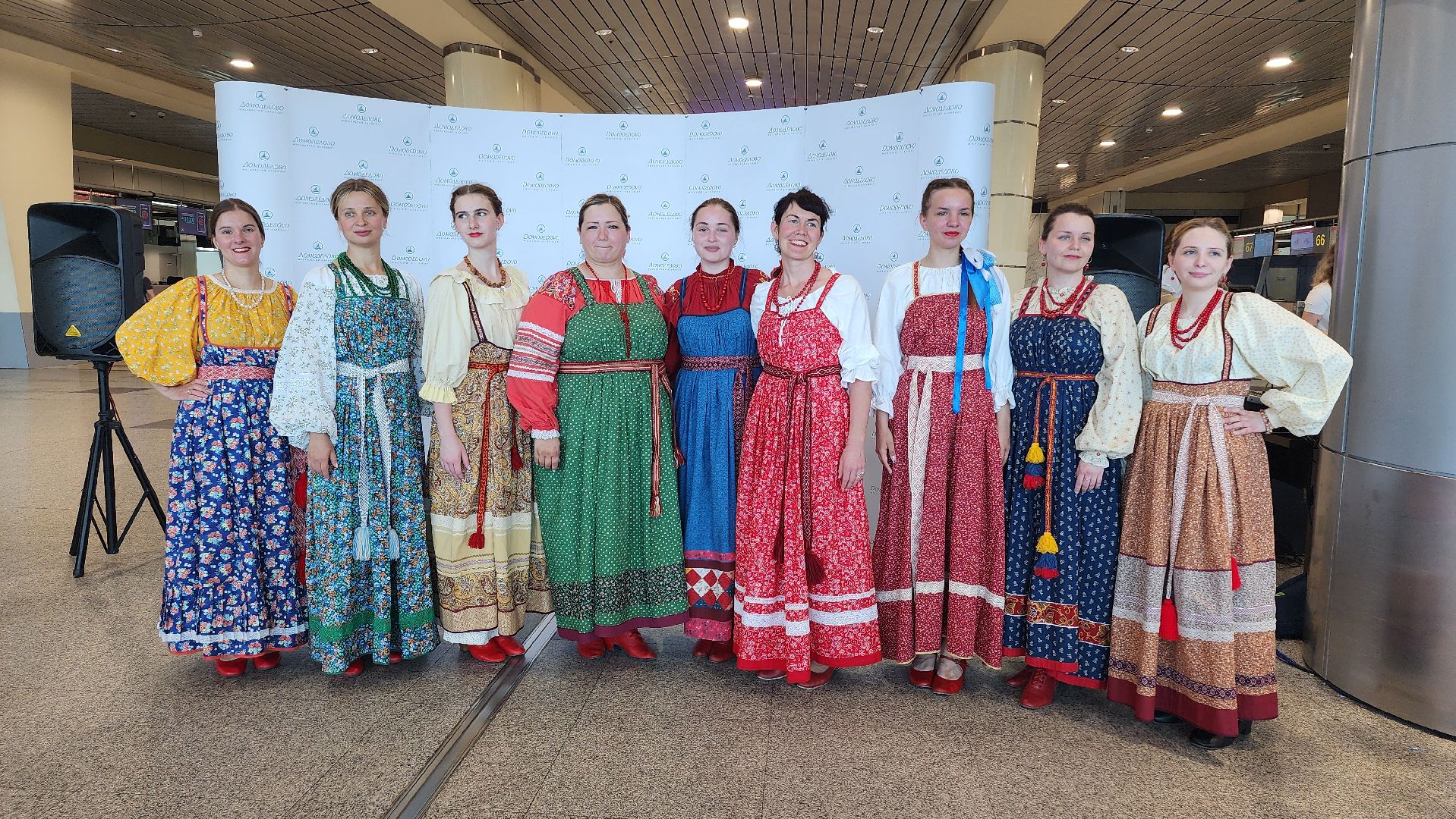 культура, фольклор, ансамбль, коллектив, русские традиции, россия , день россии, домодедово, аэроопорт, аэропорт домодедово, концерт, флаг россии, флешмоб, подмосковье,