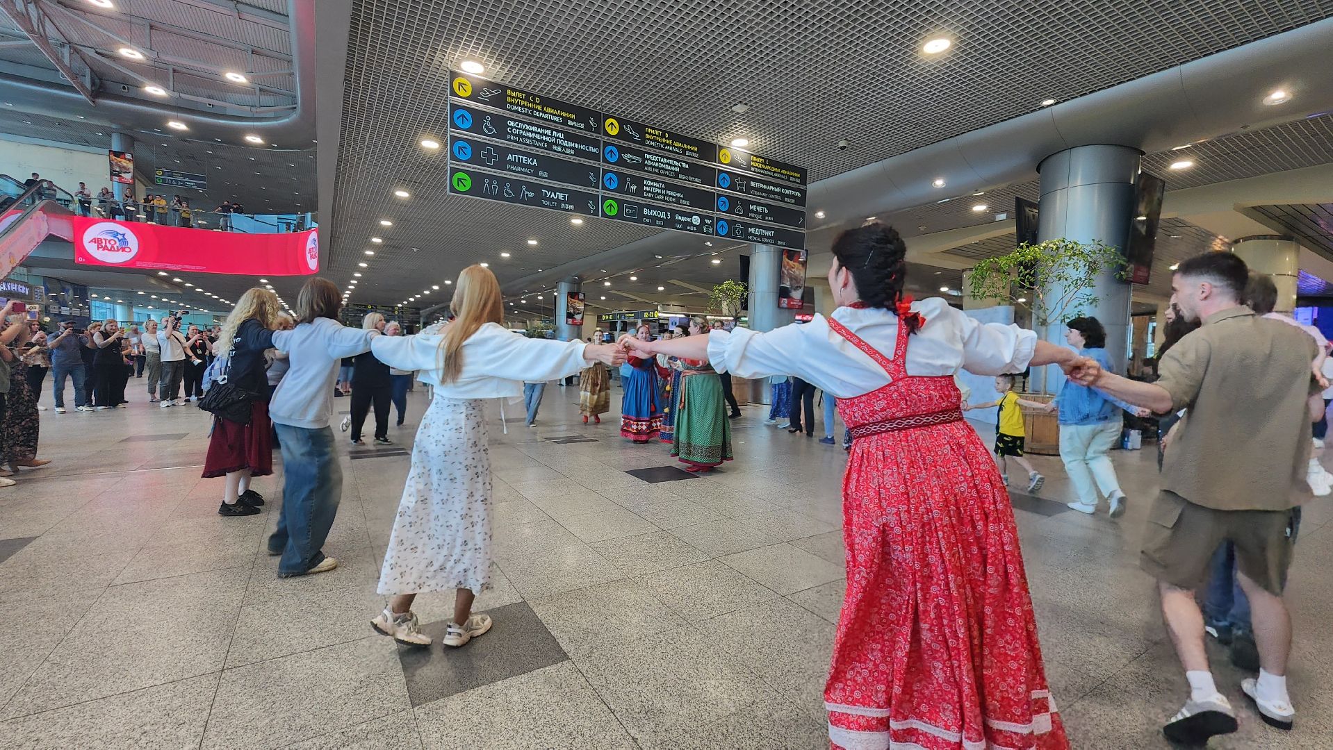 культура, фольклор, ансамбль, коллектив, русские традиции, россия , день россии, домодедово, аэроопорт, аэропорт домодедово, концерт, флаг россии, флешмоб, подмосковье,
