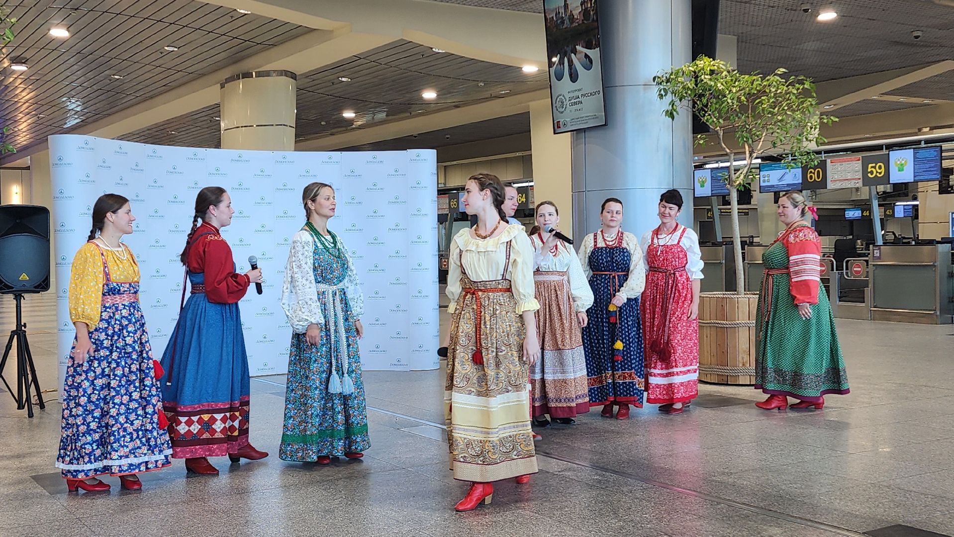 культура, фольклор, ансамбль, коллектив, русские традиции, россия , день россии, домодедово, аэроопорт, аэропорт домодедово, концерт, флаг россии, флешмоб, подмосковье,