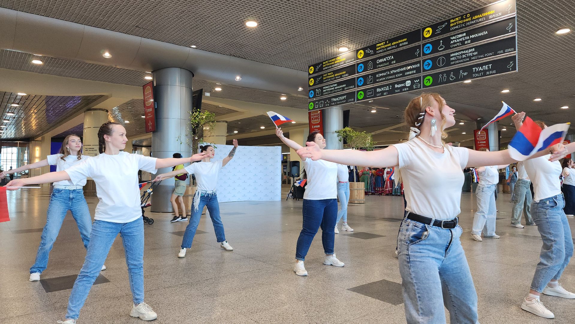 домодедово, помосковье, культура, танец, флешмоб, аэропорт, аэропорт домодедово, день россии, россия,