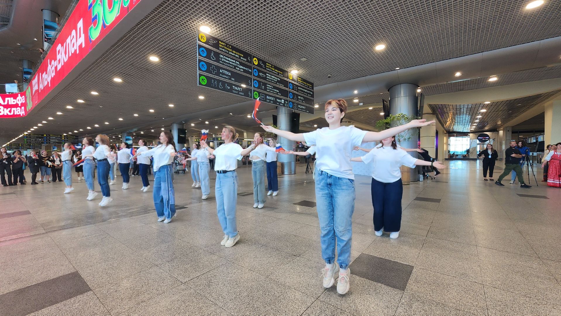 домодедово, помосковье, культура, танец, флешмоб, аэропорт, аэропорт домодедово, день россии, россия,