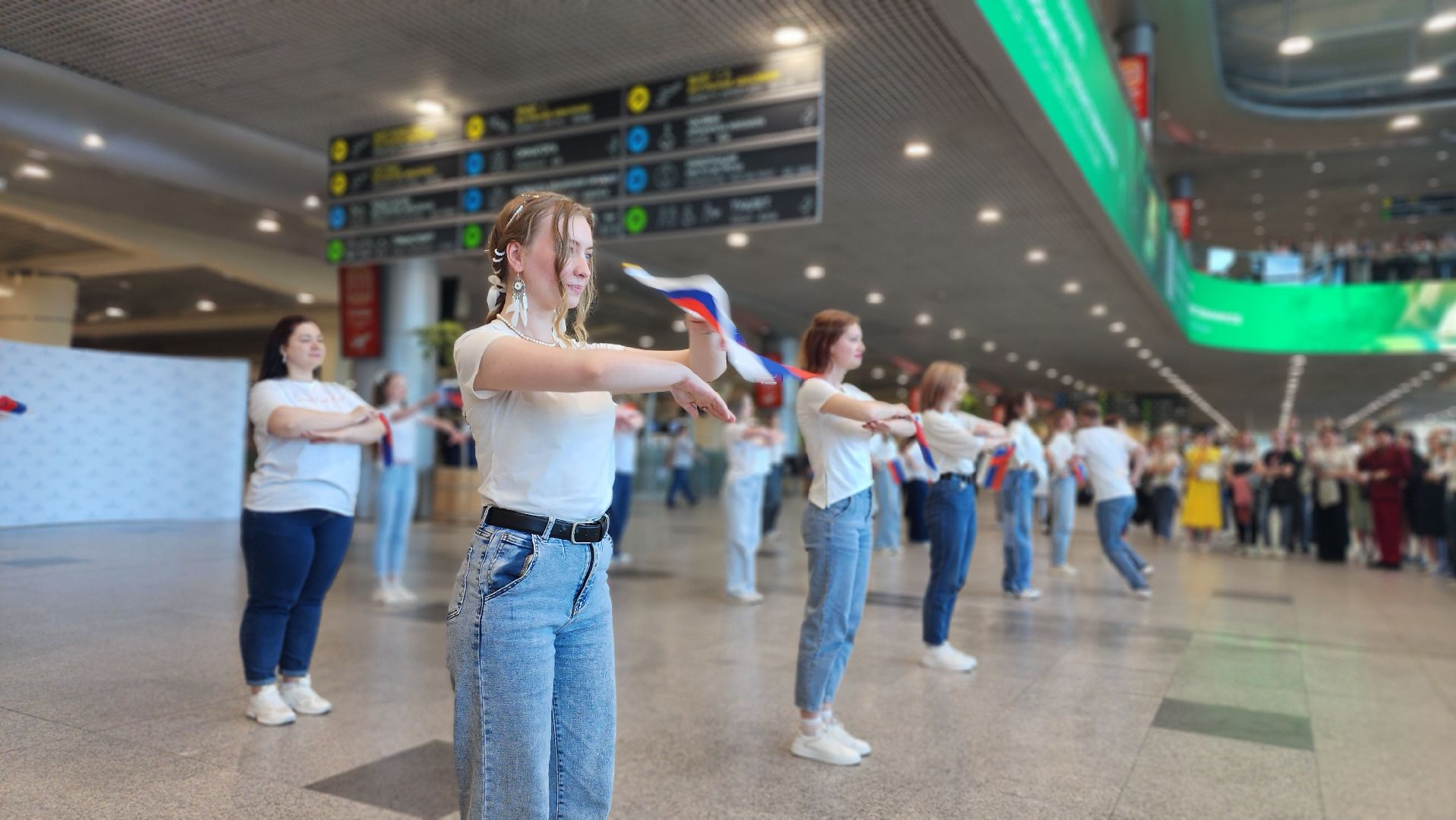 домодедово, помосковье, культура, танец, флешмоб, аэропорт, аэропорт домодедово, день россии, россия,