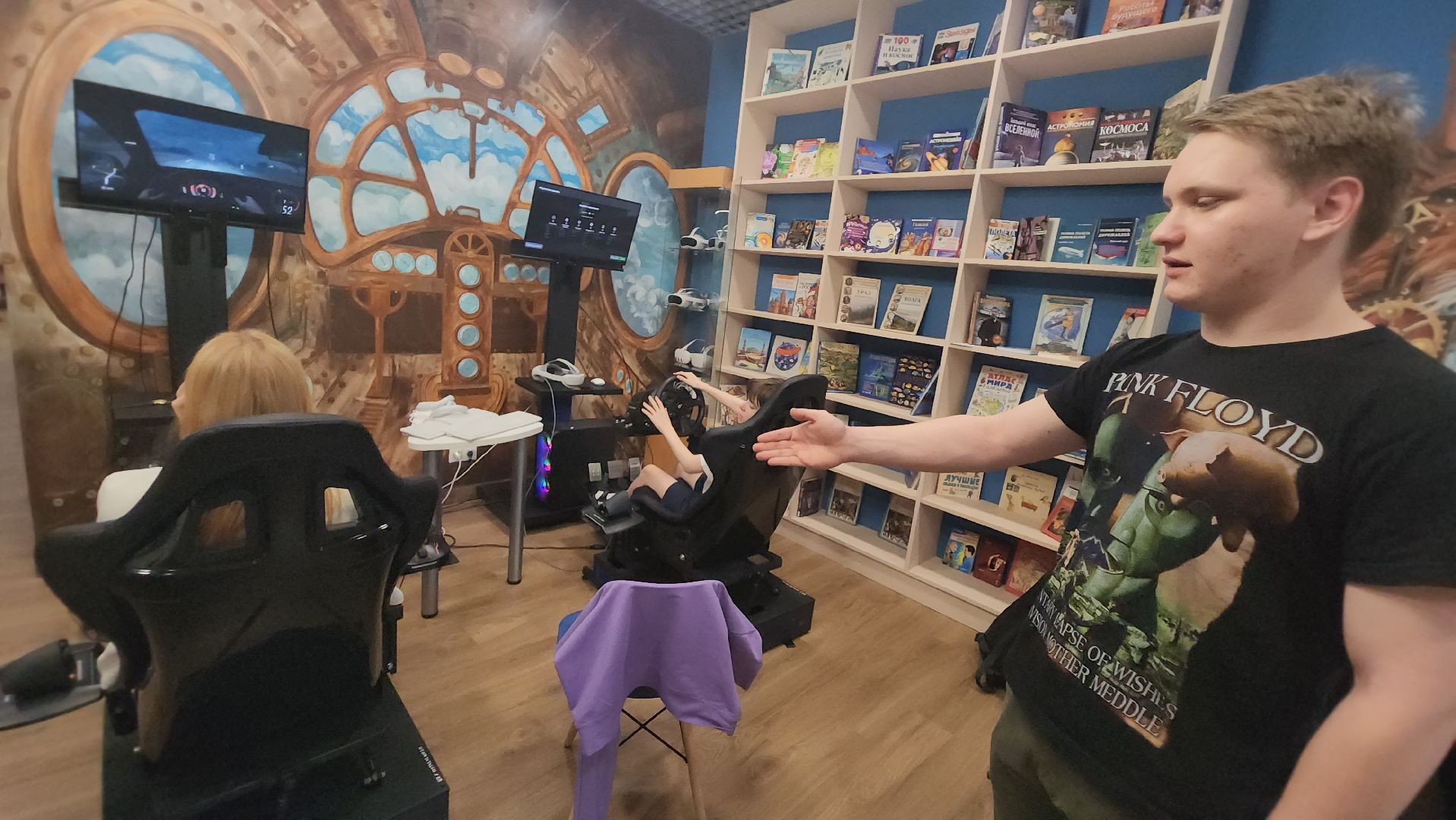 геймерские кресла, кресло-авиасимулятор, симулятор гонок, vr в библиотеке, центральная модельная библиотека, vr-шлем, дети, долгопрудный,