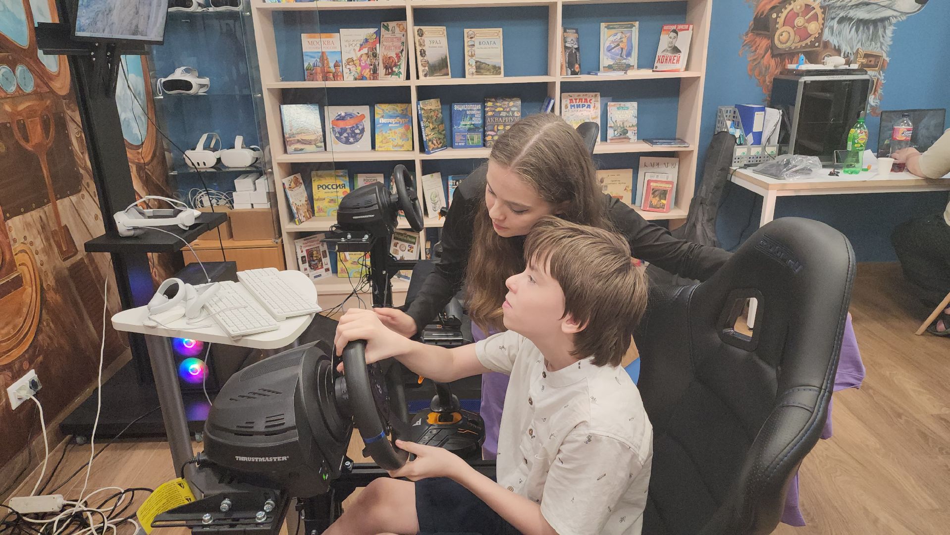 геймерские кресла, кресло-авиасимулятор, симулятор гонок, vr в библиотеке, центральная модельная библиотека, vr-шлем, дети, долгопрудный,