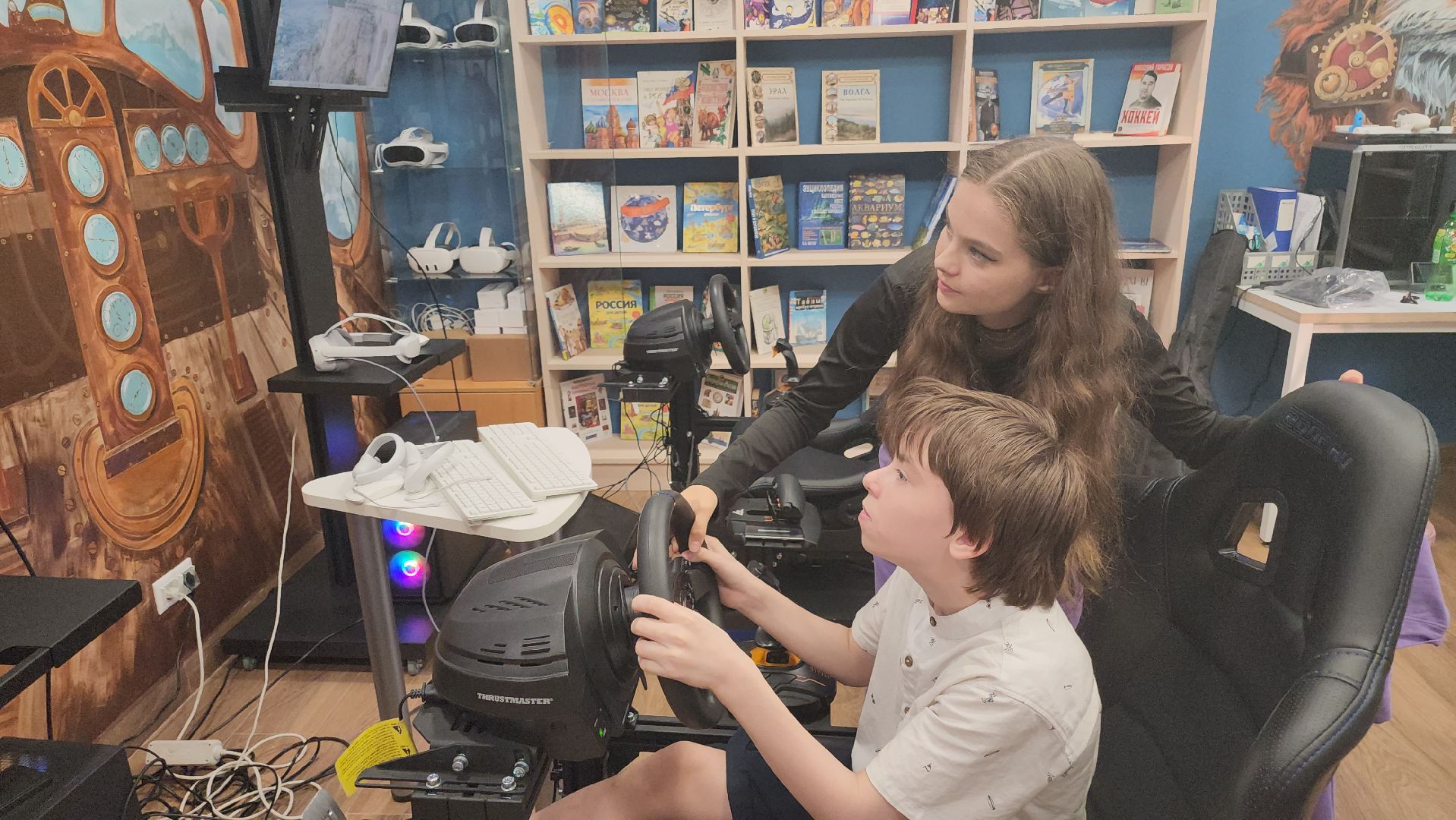 геймерские кресла, кресло-авиасимулятор, симулятор гонок, vr в библиотеке, центральная модельная библиотека, vr-шлем, дети, долгопрудный,