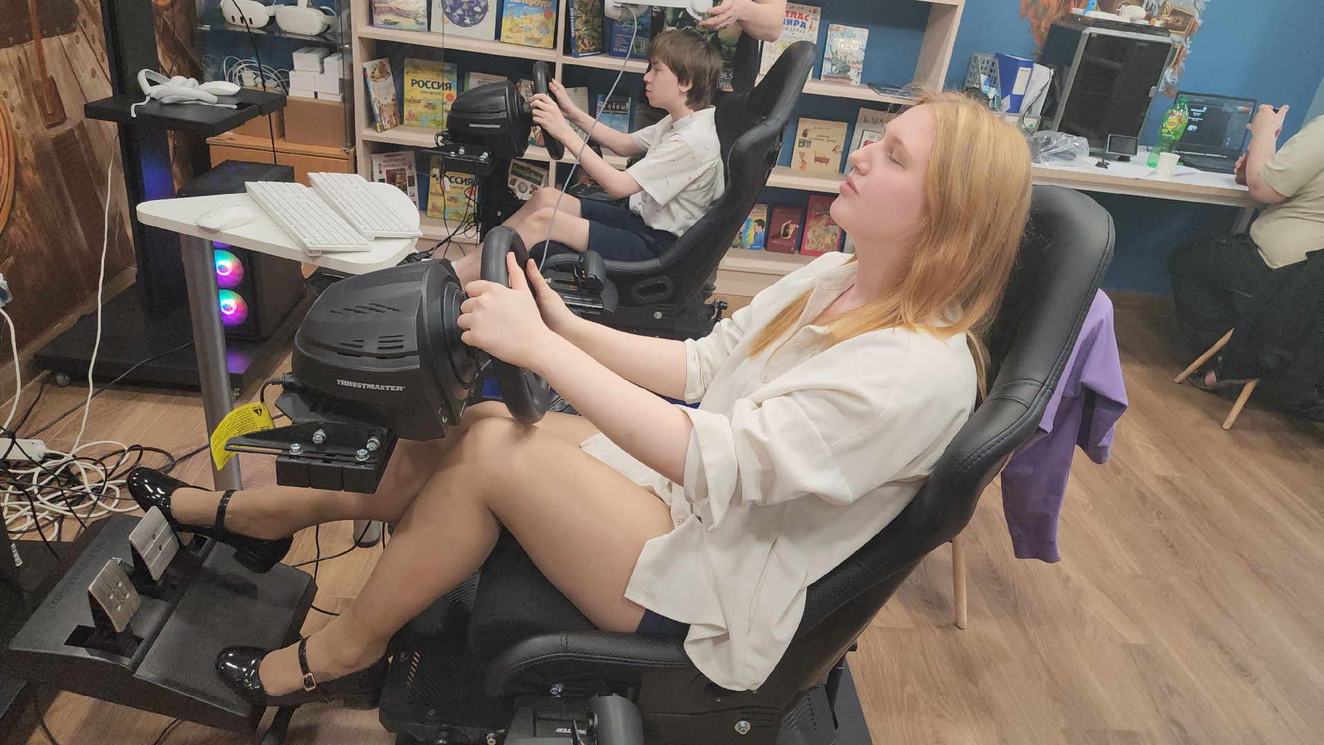 геймерские кресла, кресло-авиасимулятор, симулятор гонок, vr в библиотеке, центральная модельная библиотека, vr-шлем, дети, долгопрудный,