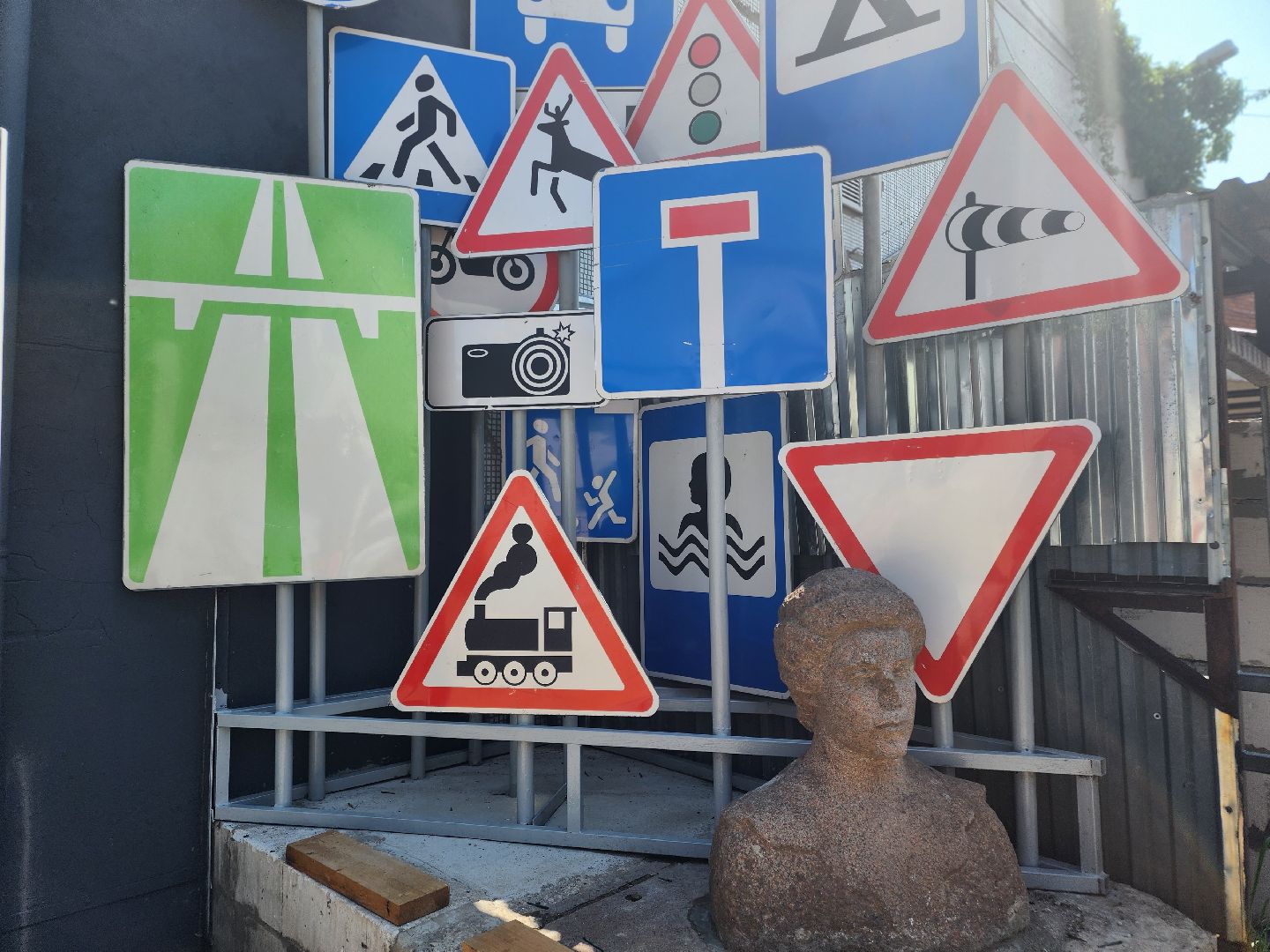 сергиев посад, музей ретрогараж, сергиево-посадский музейный комплекс,  семен жильцов, ушастый запорожец, советское кино,