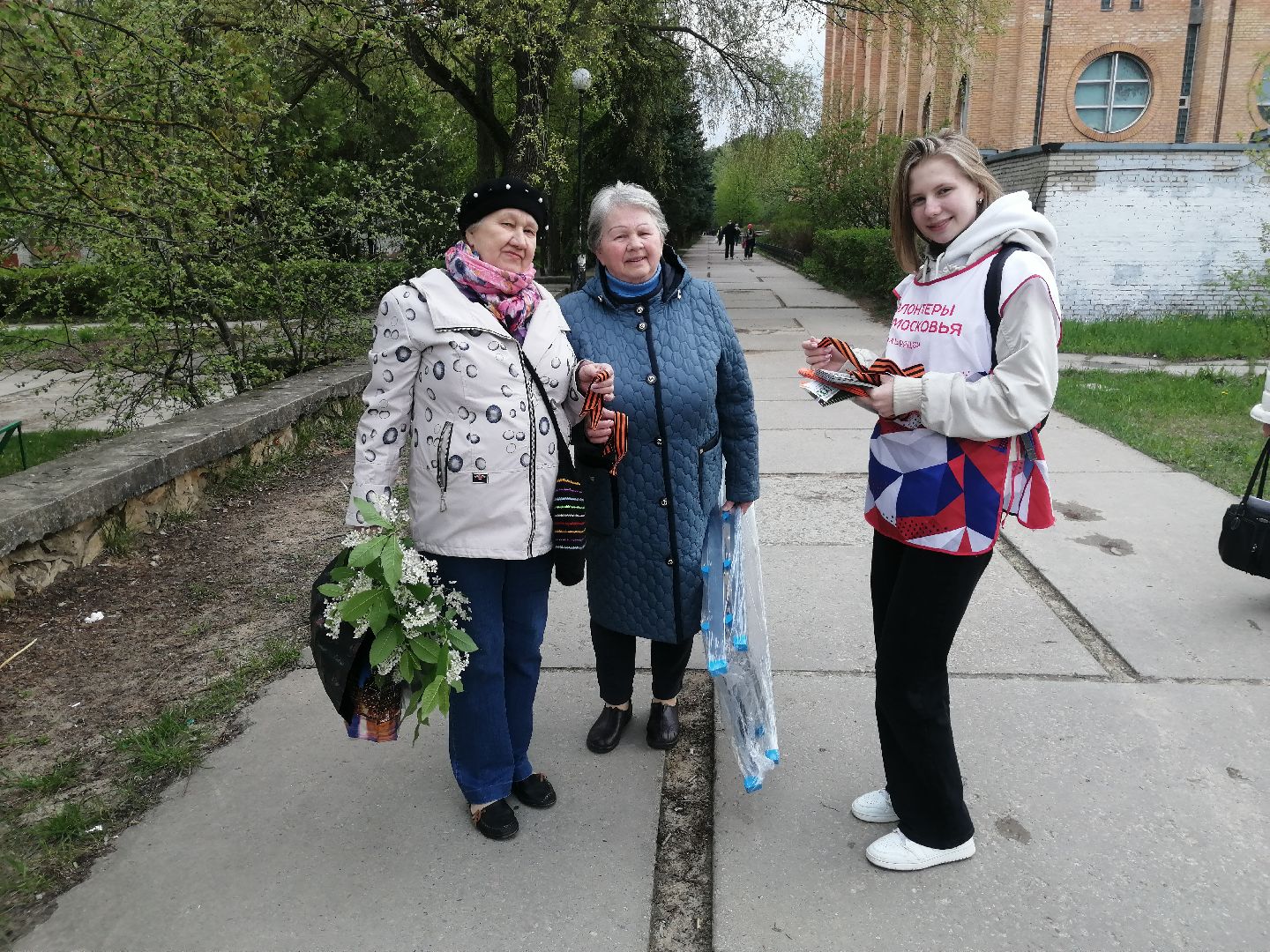 Протвино, волонтеры, госавтоинспекция, День Победы, пешеходный переход