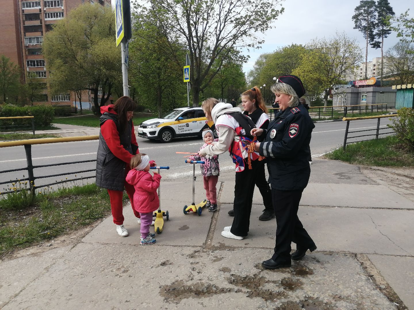 Протвино, волонтеры, госавтоинспекция, День Победы, пешеходный переход