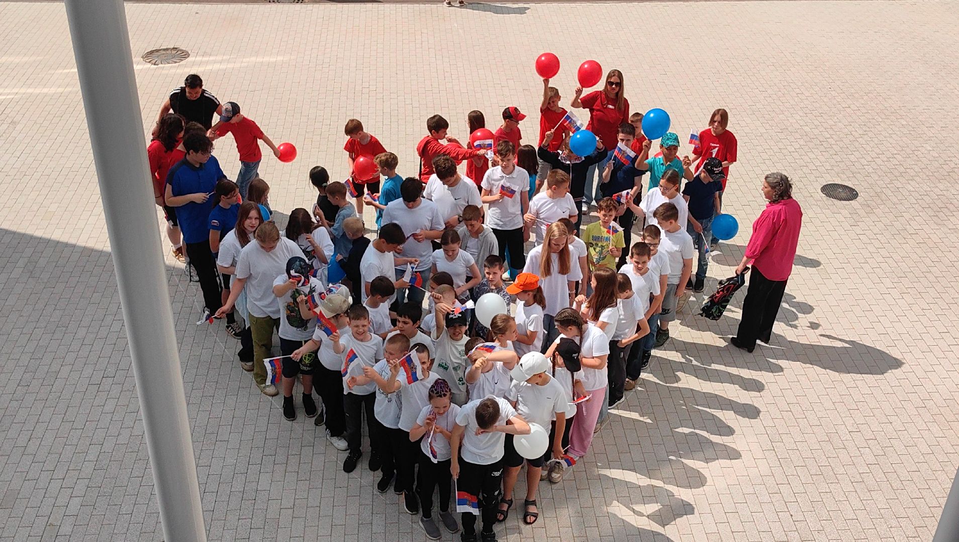 флешмоб, день россии, лагерь, символы,