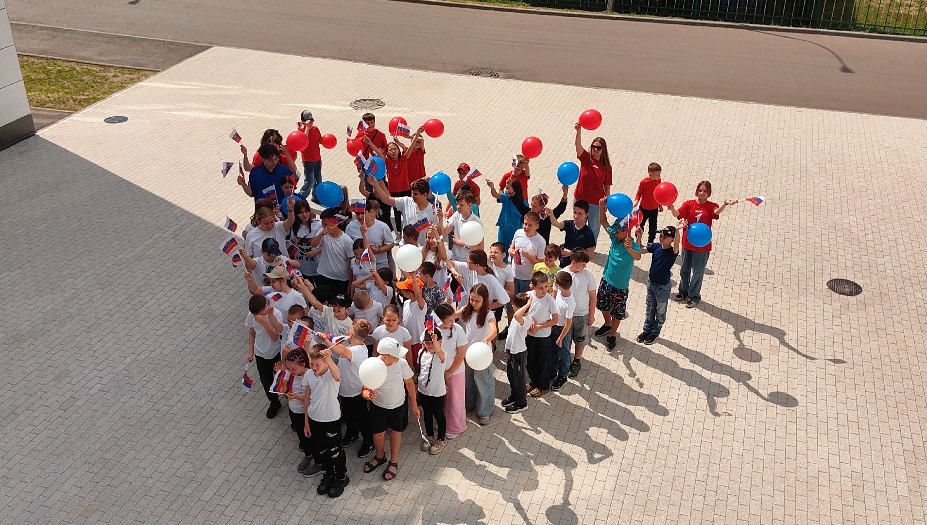 флешмоб, день россии, лагерь, символы,