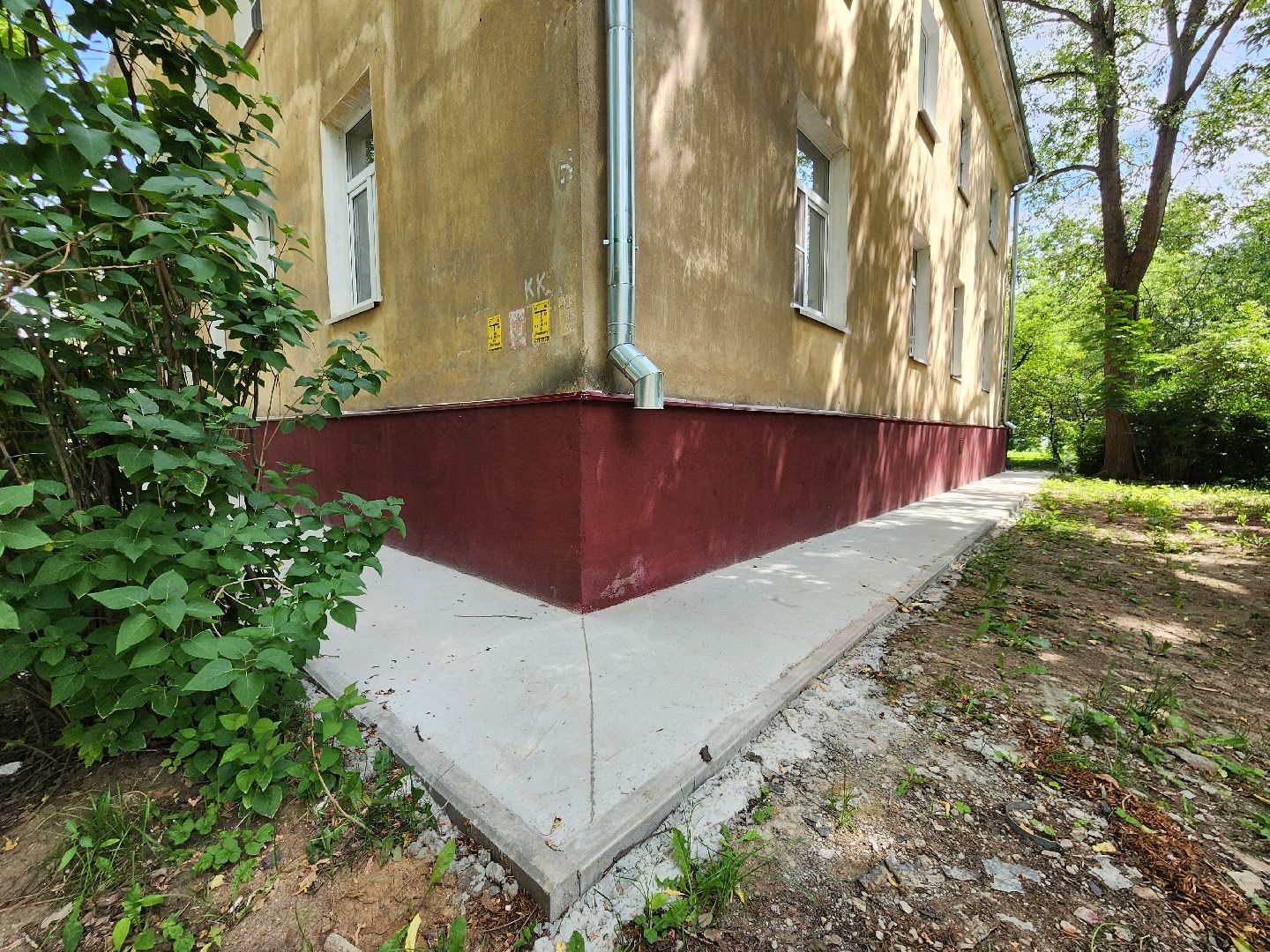 чехов,  улица ильича 33, жилой дом, капитальный ремонт фундамента, капремонт отмостки и цоколя, укрепление и усиление фундамента, реконструкция, обновление, инженерные сети, благоустройство двора, фонд капитального ремонта московской области,