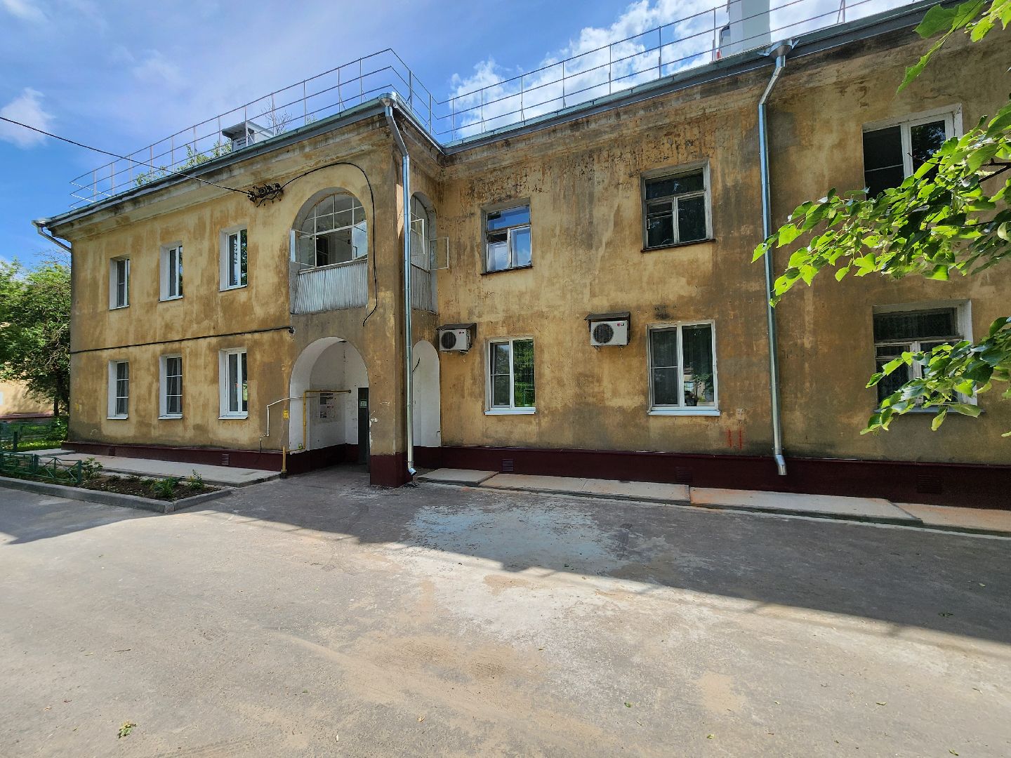 чехов,  улица ильича 33, жилой дом, капитальный ремонт фундамента, капремонт отмостки и цоколя, укрепление и усиление фундамента, реконструкция, обновление, инженерные сети, благоустройство двора, фонд капитального ремонта московской области,