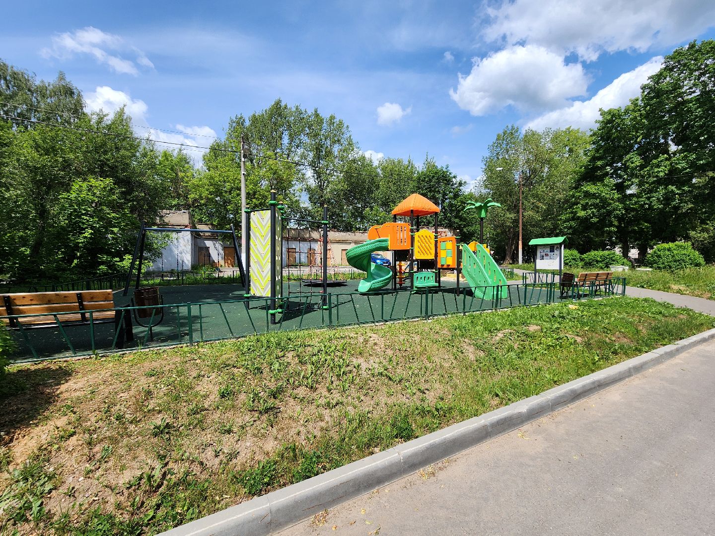 чехов,  улица ильича 33, жилой дом, капитальный ремонт фундамента, капремонт отмостки и цоколя, укрепление и усиление фундамента, реконструкция, обновление, инженерные сети, благоустройство двора, фонд капитального ремонта московской области,