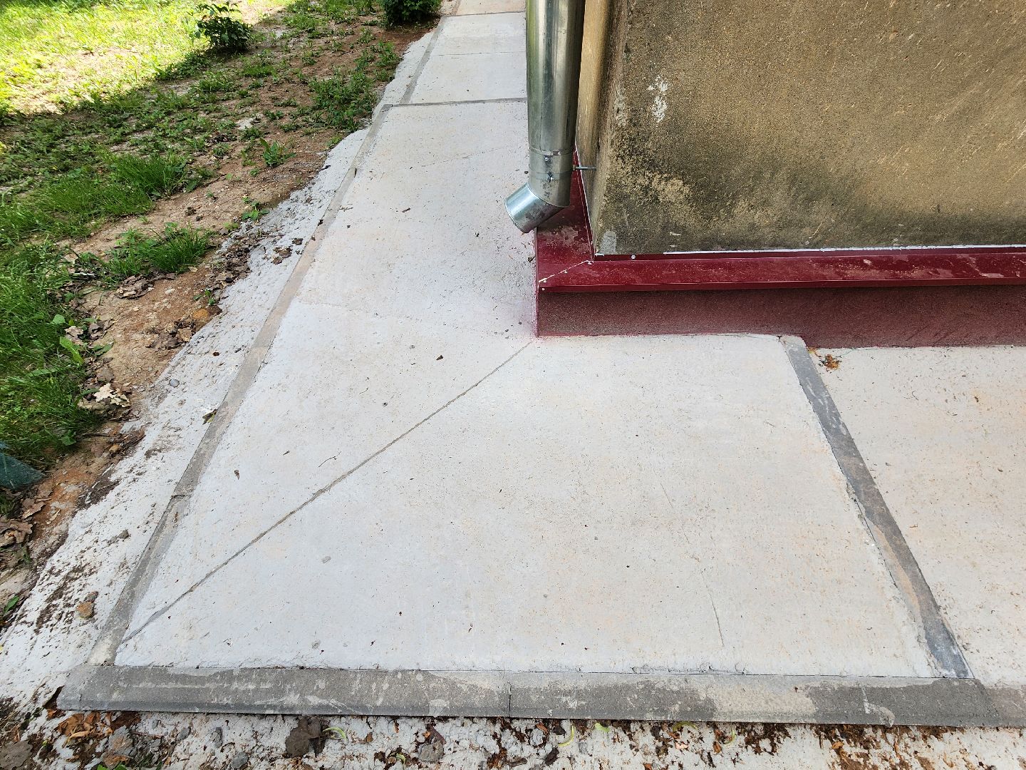 чехов,  улица ильича 33, жилой дом, капитальный ремонт фундамента, капремонт отмостки и цоколя, укрепление и усиление фундамента, реконструкция, обновление, инженерные сети, благоустройство двора, фонд капитального ремонта московской области,