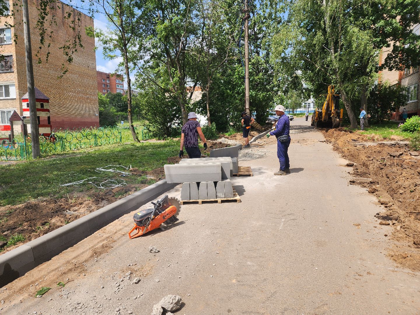 красноармейск, городской округ пушкинский, благоустройство дворов, замена бордюров,