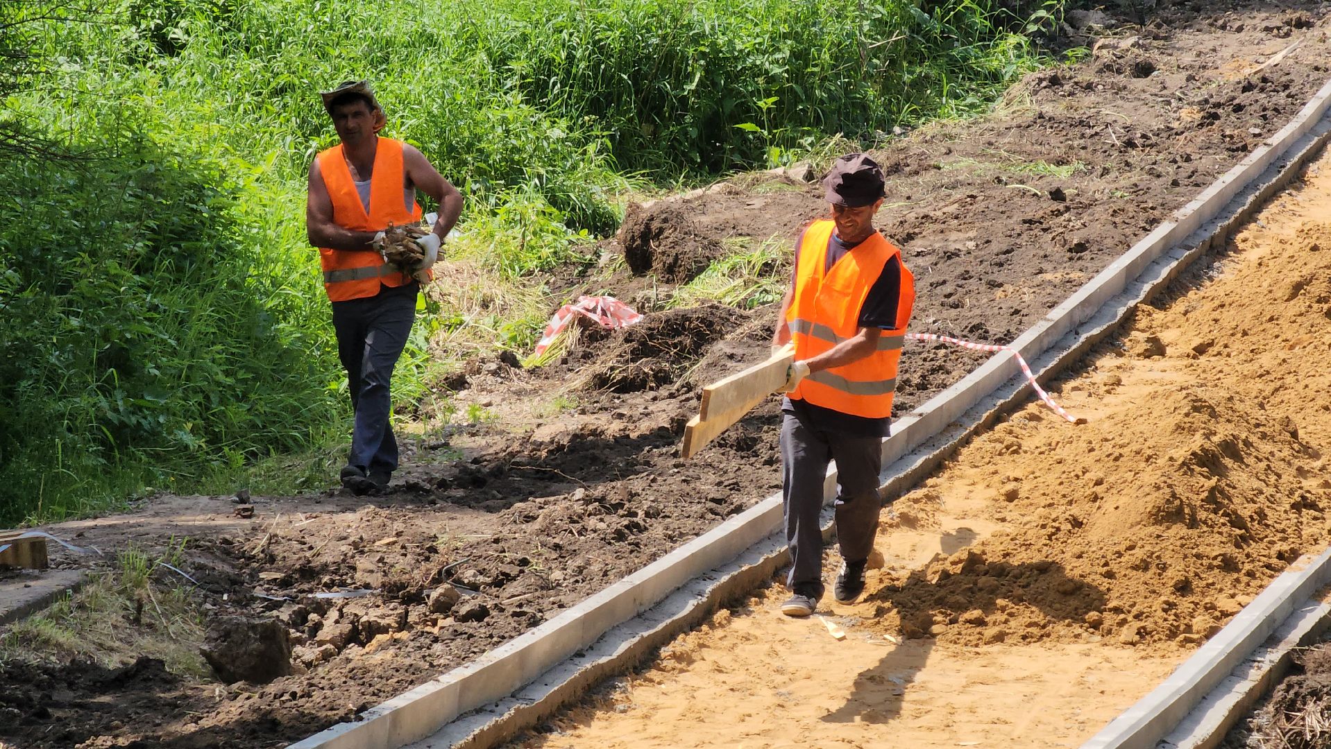 кашира, благоустройство, тротуар, пешеходная дорога, тесна, железная дорога,