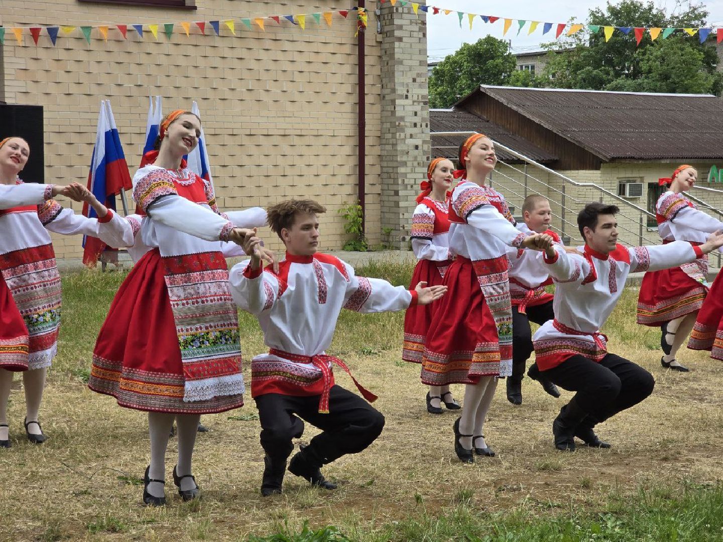 можайск, можайский муниципальный округ, подмосковье, день россии, праздник, флешмоб, авторские песни,