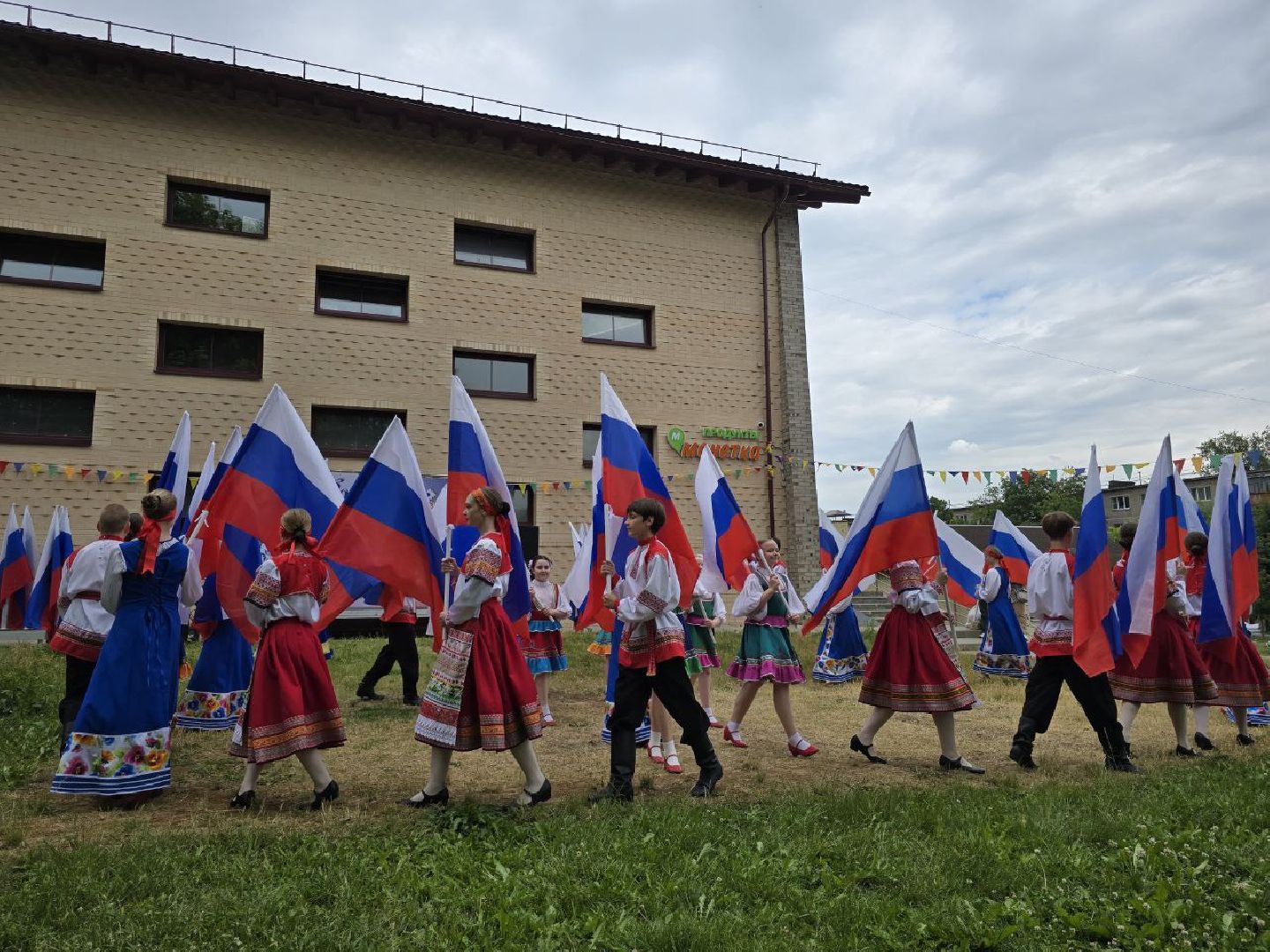 можайск, можайский муниципальный округ, подмосковье, день россии, праздник, флешмоб, авторские песни,