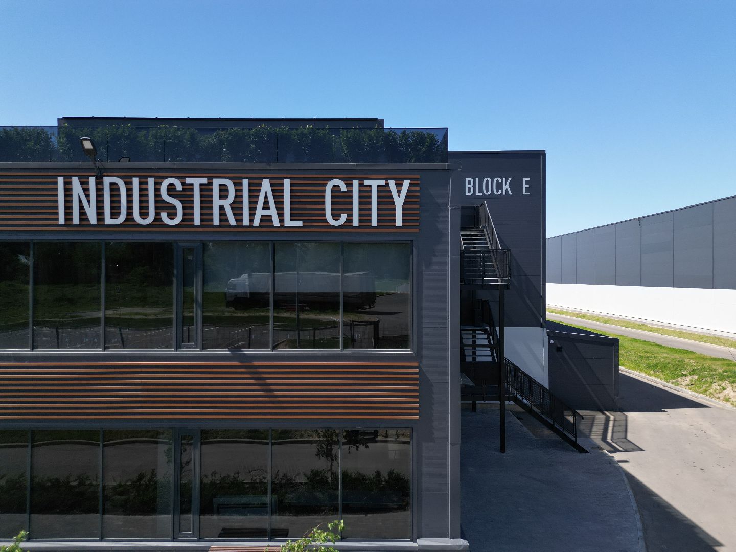 видео с коптера, промышленный коворкинг,  индустриальный парк