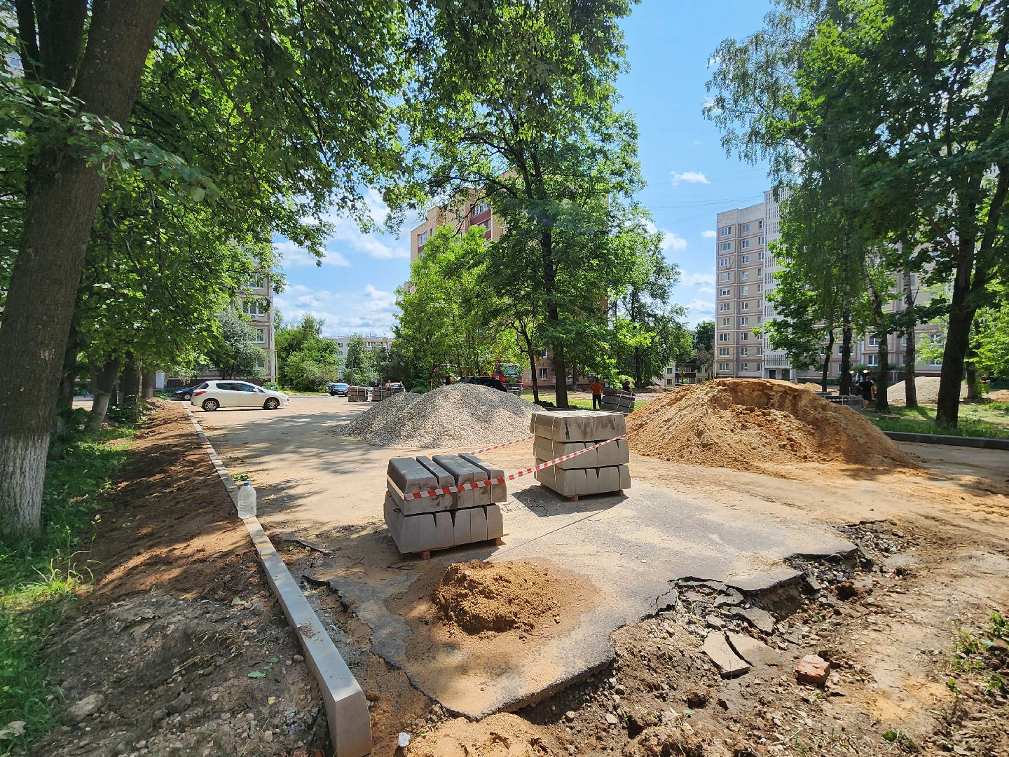 чехов, улица дружбы, комплексное благоустройство двора, парковки, автостоянки, детские и спортивные площадки, проезды, зоны отдыха, пешеходные дорожки, госпрограмма московской области, формирование комфортной городской среды,