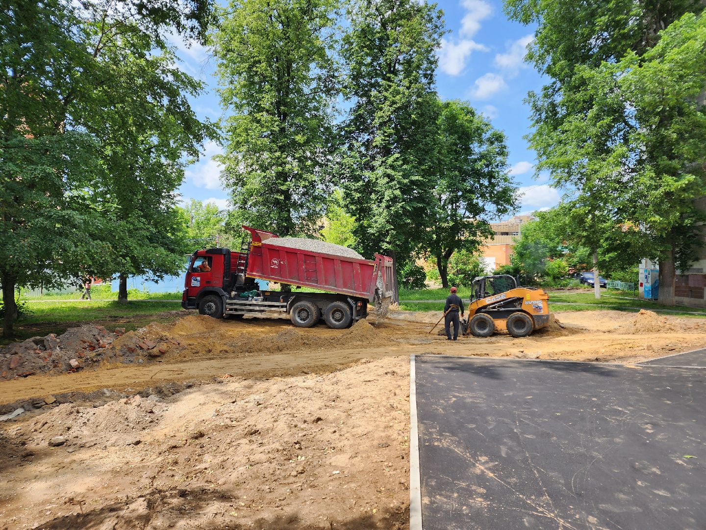 чехов, улица дружбы, комплексное благоустройство двора, парковки, автостоянки, детские и спортивные площадки, проезды, зоны отдыха, пешеходные дорожки, госпрограмма московской области, формирование комфортной городской среды,