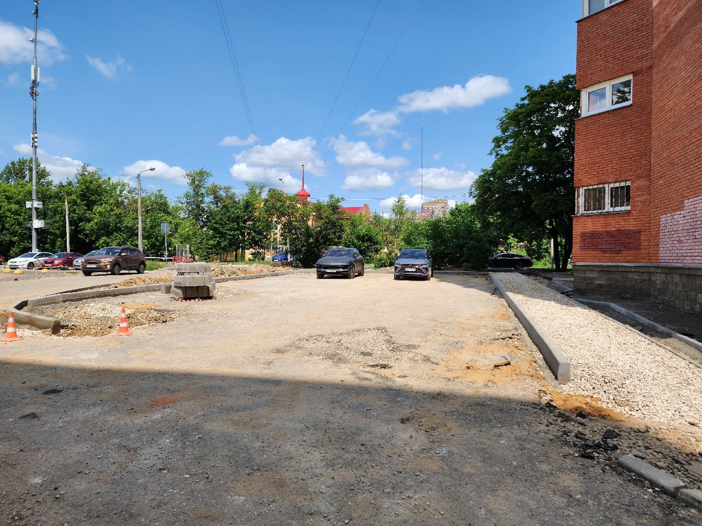 чехов, улица дружбы, комплексное благоустройство двора, парковки, автостоянки, детские и спортивные площадки, проезды, зоны отдыха, пешеходные дорожки, госпрограмма московской области, формирование комфортной городской среды,