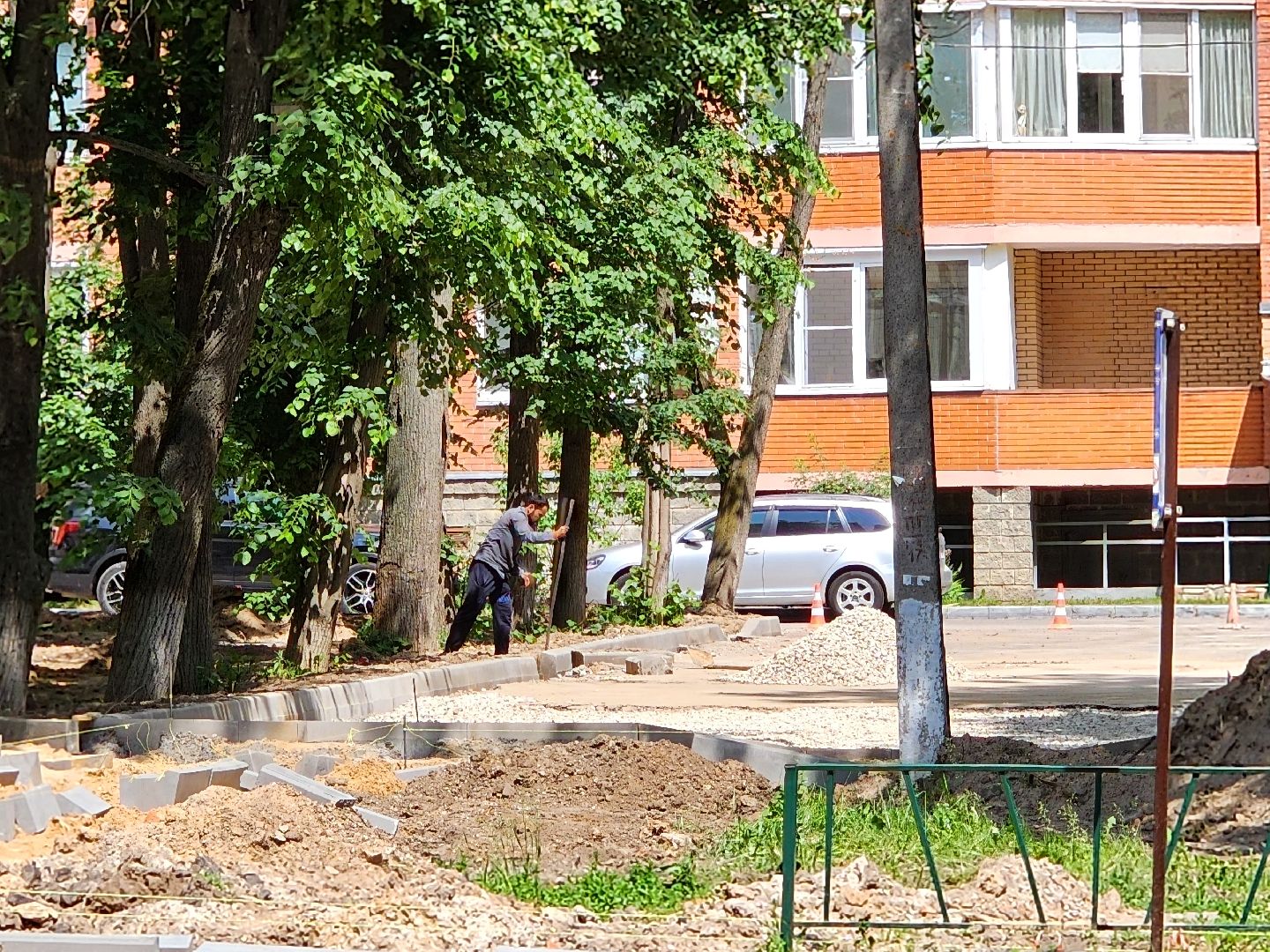 чехов, улица дружбы, комплексное благоустройство двора, парковки, автостоянки, детские и спортивные площадки, проезды, зоны отдыха, пешеходные дорожки, госпрограмма московской области, формирование комфортной городской среды,