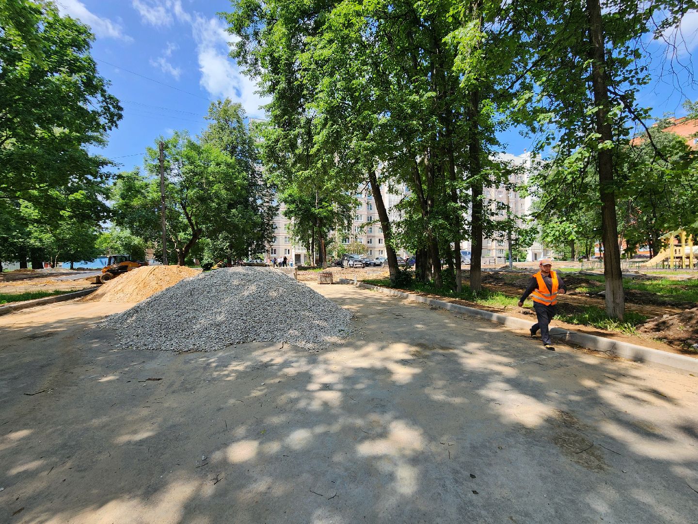 чехов, улица дружбы, комплексное благоустройство двора, парковки, автостоянки, детские и спортивные площадки, проезды, зоны отдыха, пешеходные дорожки, госпрограмма московской области, формирование комфортной городской среды,