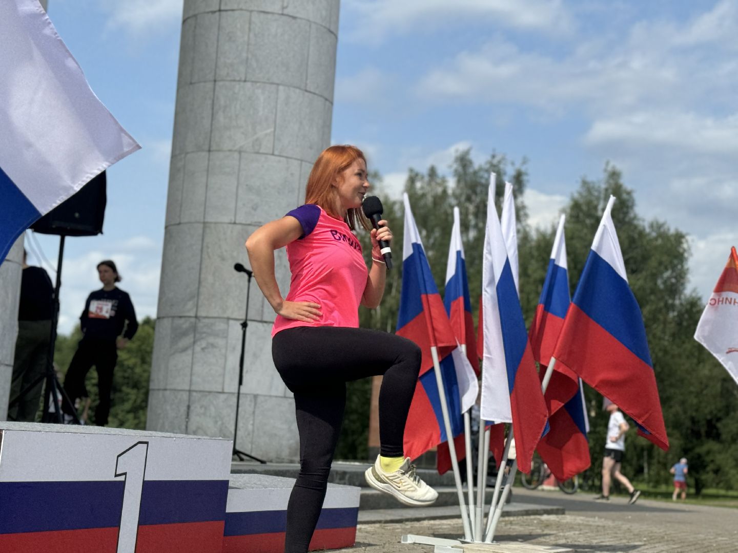 ленинский забег, музей заповедник горки ленинские, спортсмены, бегуны, день россии, 80 лет победе,