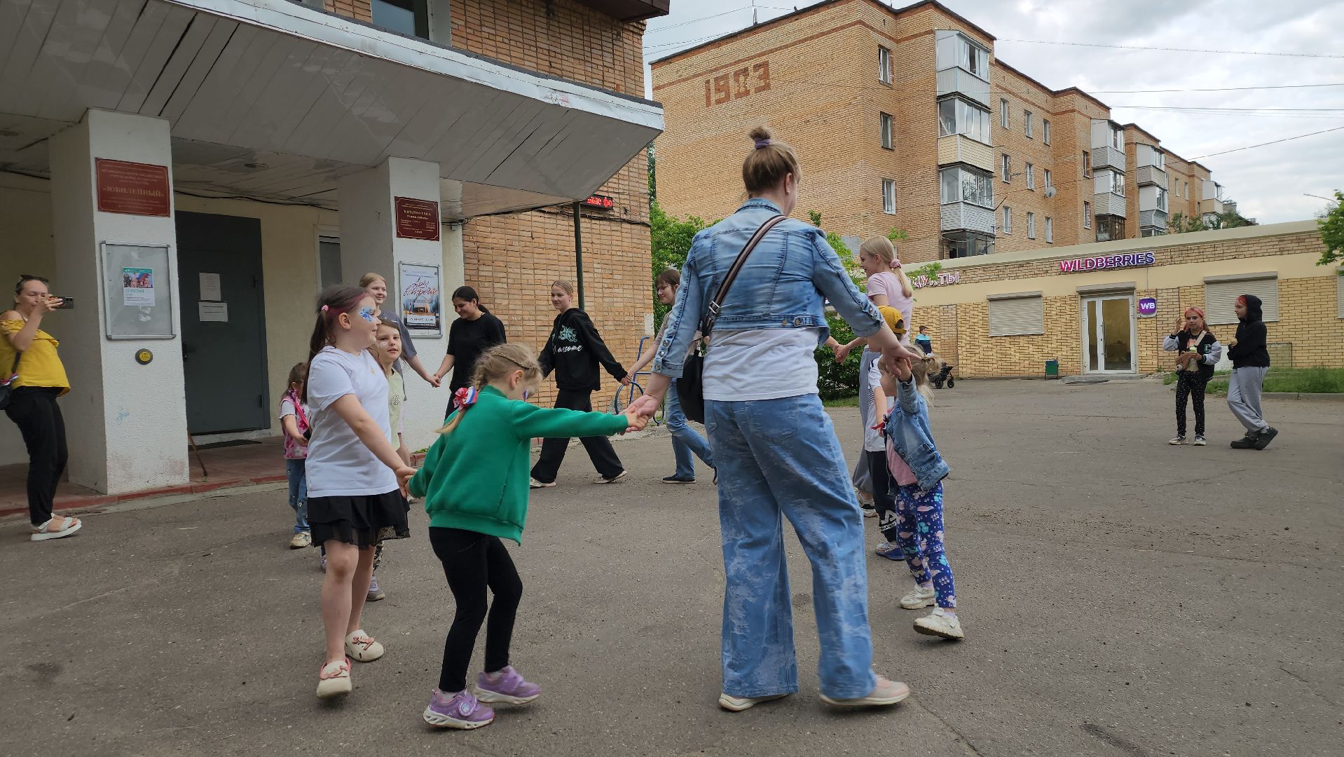 софрино, пушкинский округ, день россии, флешмоб, аквагрим, дети, родители, танцы, песни, флаг россии, патриотизм,