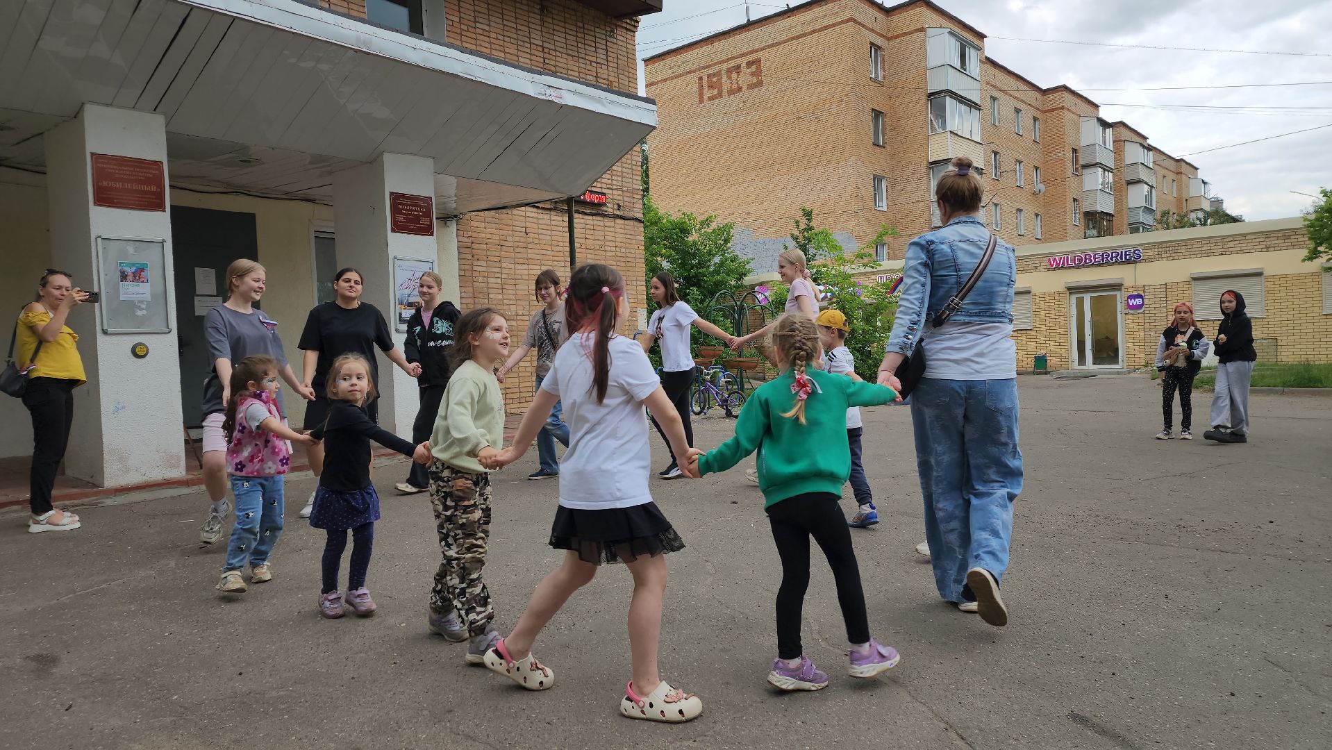 софрино, пушкинский округ, день россии, флешмоб, аквагрим, дети, родители, танцы, песни, флаг россии, патриотизм,
