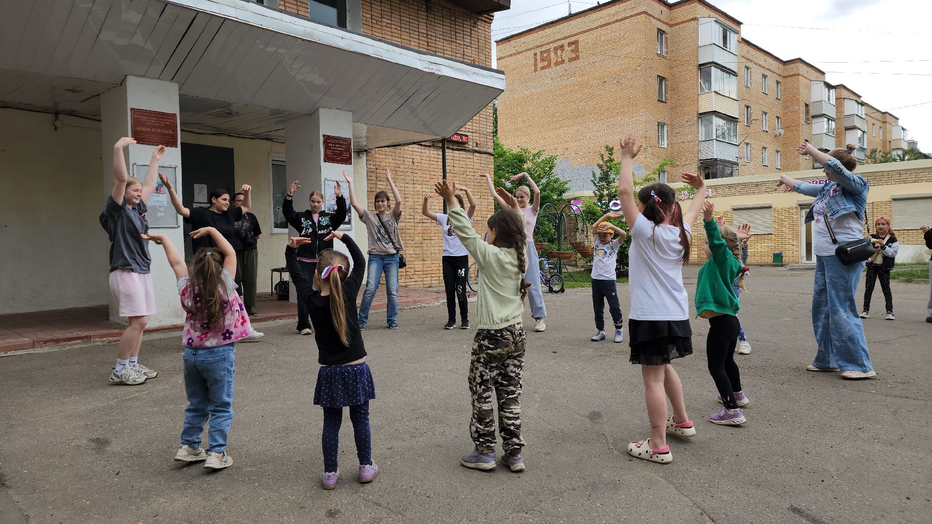 софрино, пушкинский округ, день россии, флешмоб, аквагрим, дети, родители, танцы, песни, флаг россии, патриотизм,