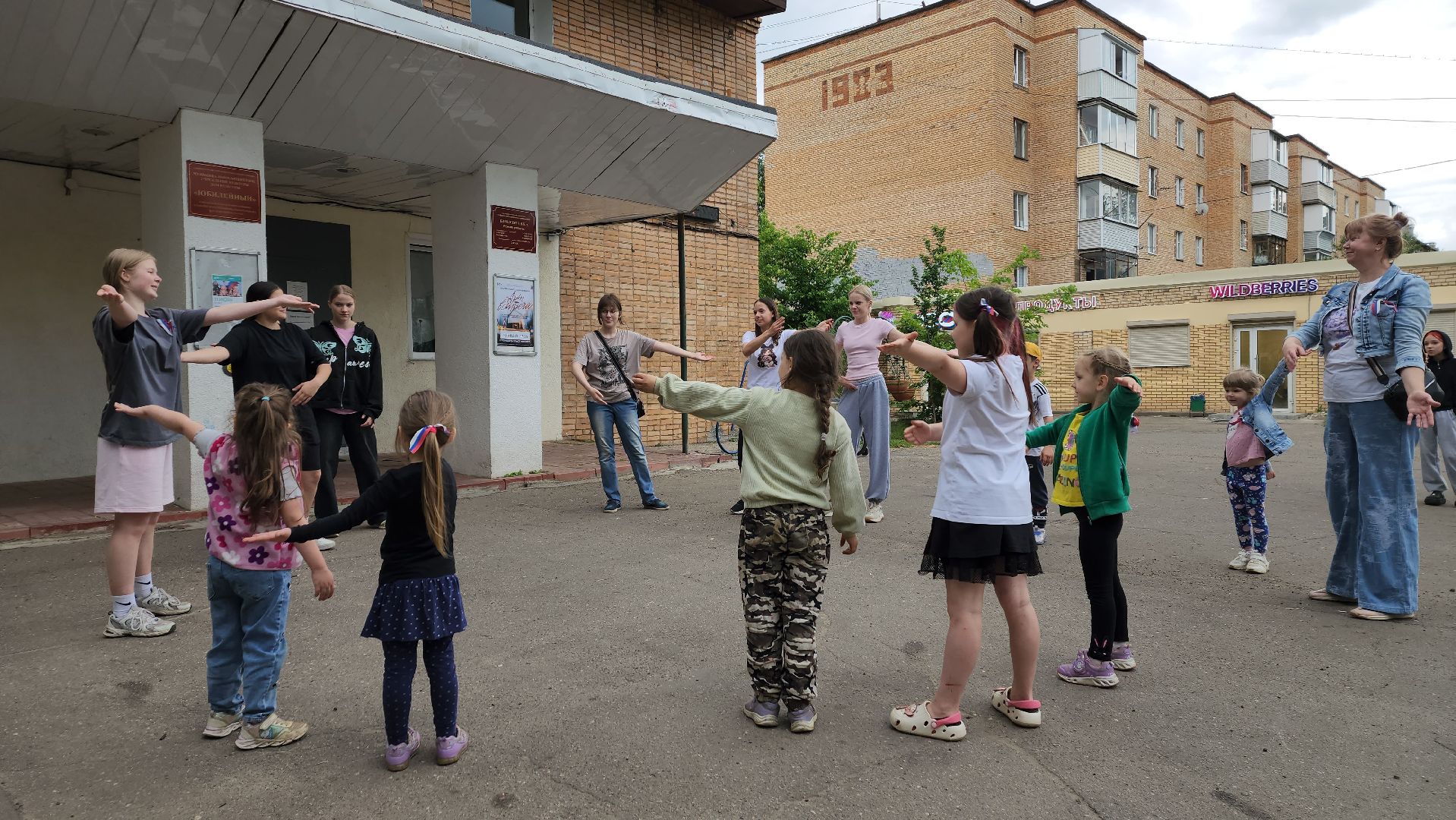 софрино, пушкинский округ, день россии, флешмоб, аквагрим, дети, родители, танцы, песни, флаг россии, патриотизм,