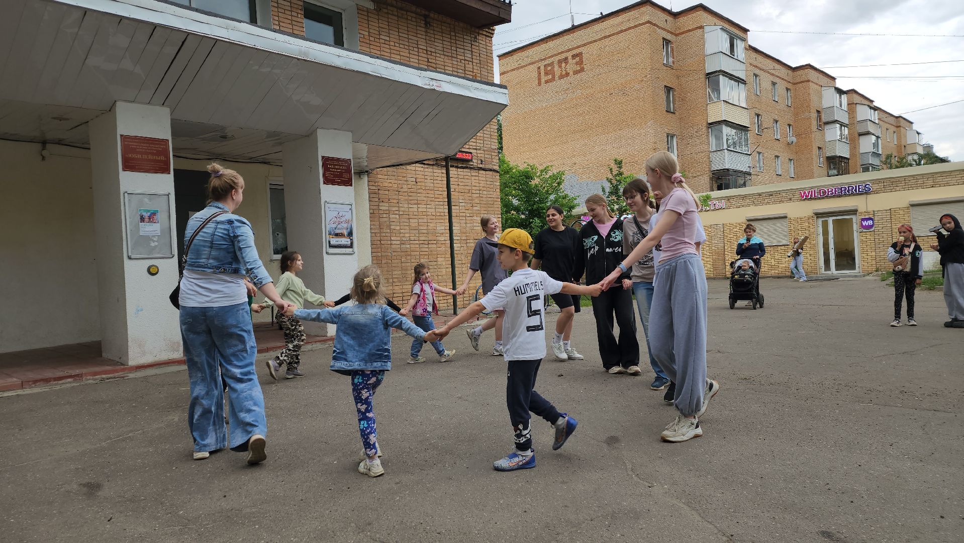 софрино, пушкинский округ, день россии, флешмоб, аквагрим, дети, родители, танцы, песни, флаг россии, патриотизм,