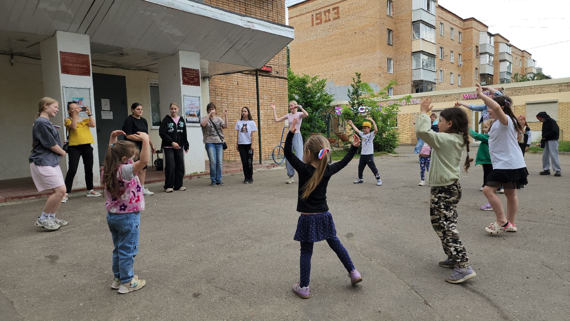 софрино, пушкинский округ, день россии, флешмоб, аквагрим, дети, родители, танцы, песни, флаг россии, патриотизм,