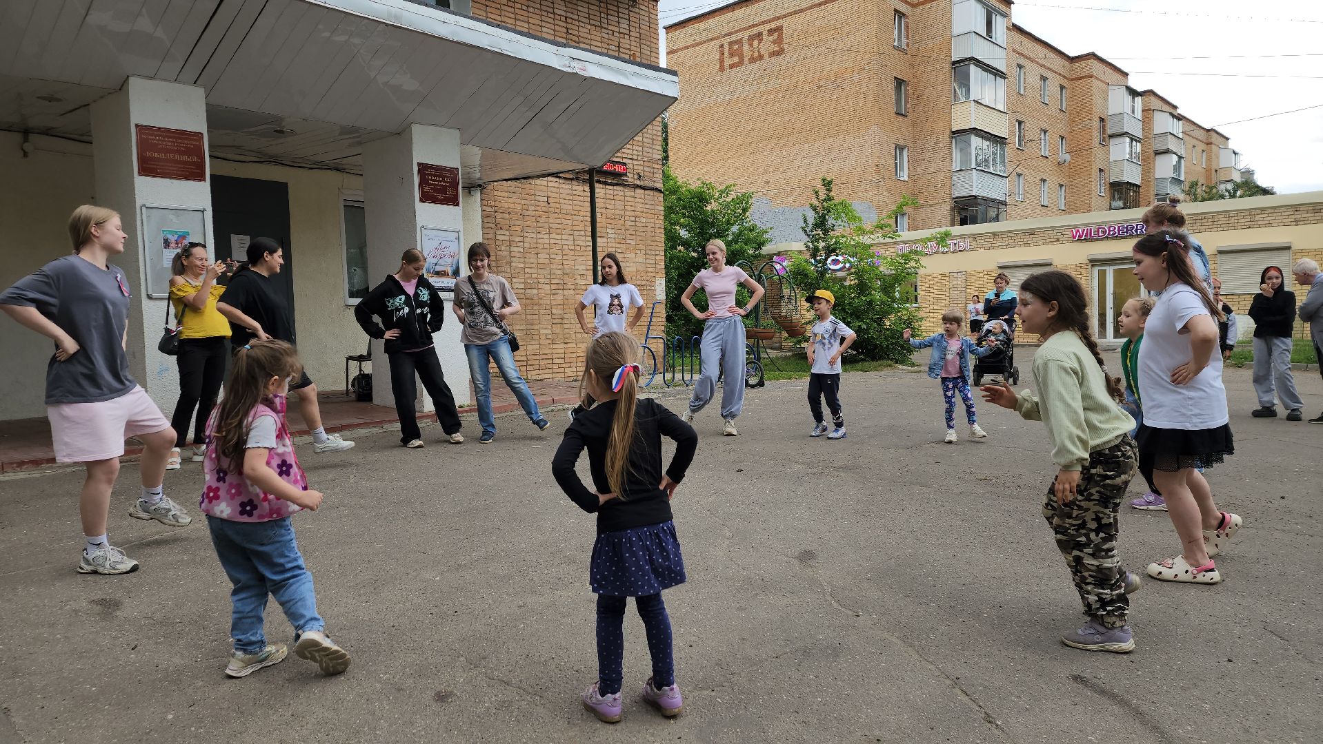 софрино, пушкинский округ, день россии, флешмоб, аквагрим, дети, родители, танцы, песни, флаг россии, патриотизм,